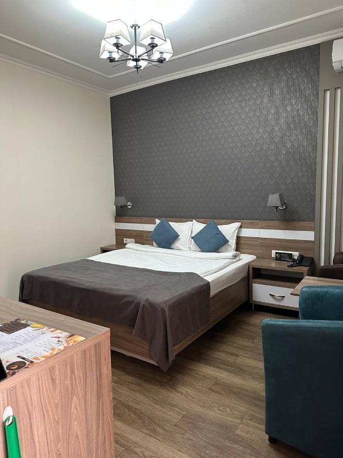 Gоlden Dragon Villa Hotel Бішкек Екстер'єр фото