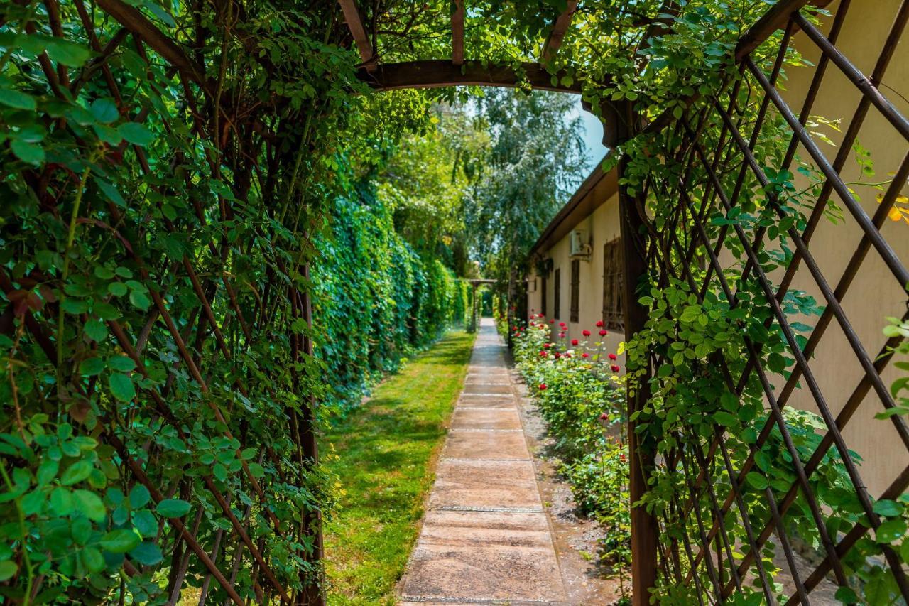 Gоlden Dragon Villa Hotel Бішкек Екстер'єр фото