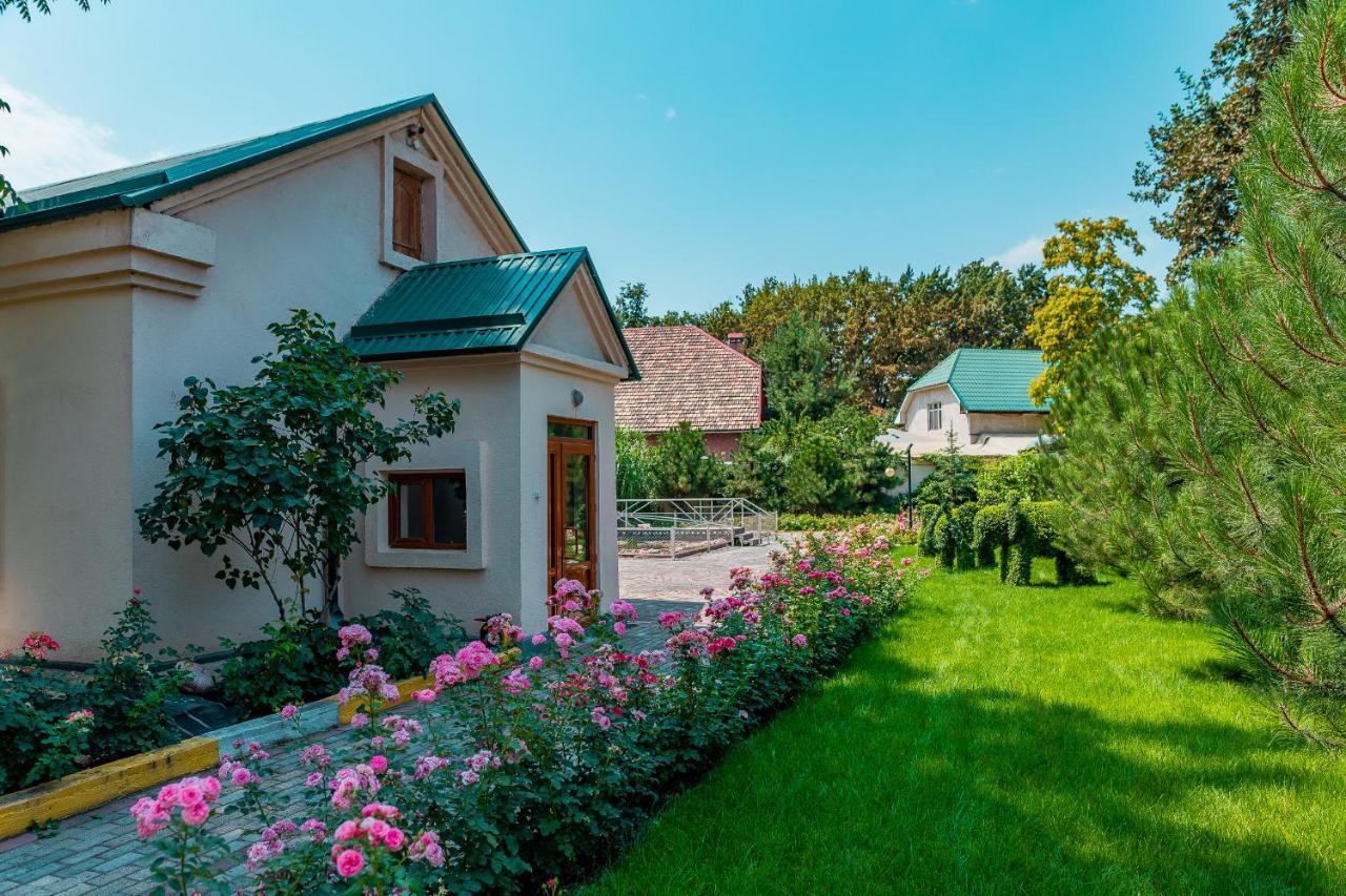 Gоlden Dragon Villa Hotel Бішкек Екстер'єр фото